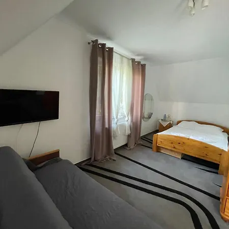 Mysliwskie Smaki U Tadka Bed & Breakfast *