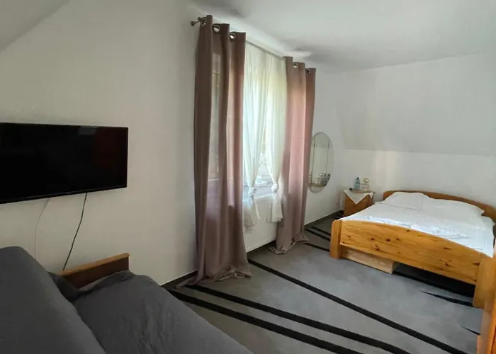 Mysliwskie Smaki U Tadka Bed & Breakfast 3*